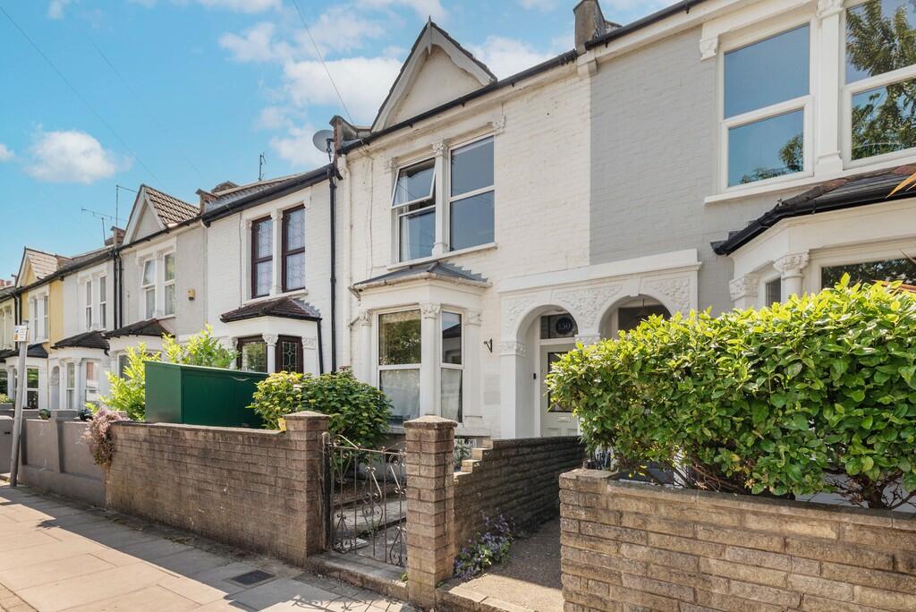 3 bedroom terraced house for sale in Roslyn Road, Tottenham, Haringey, N15
