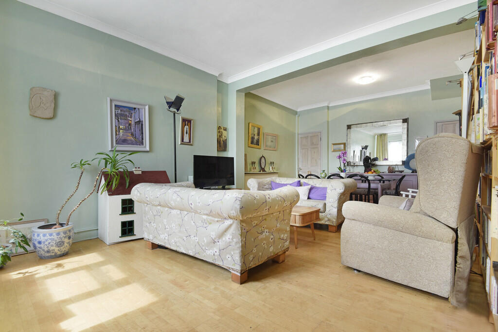 3 bedroom semidetached house for sale in Langham Place, Turnpike Lane