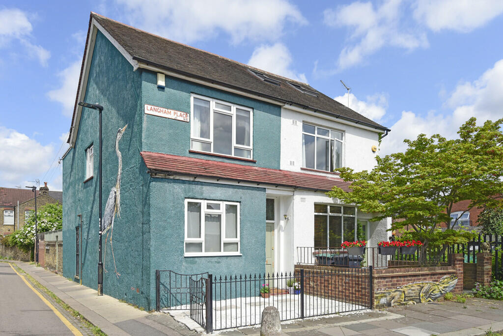 3 bedroom semidetached house for sale in Langham Place, London, N15