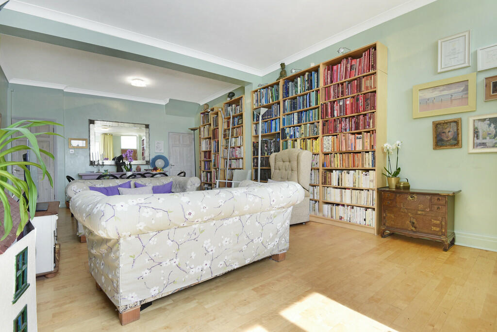 3 bedroom semidetached house for sale in Langham Place, Turnpike Lane