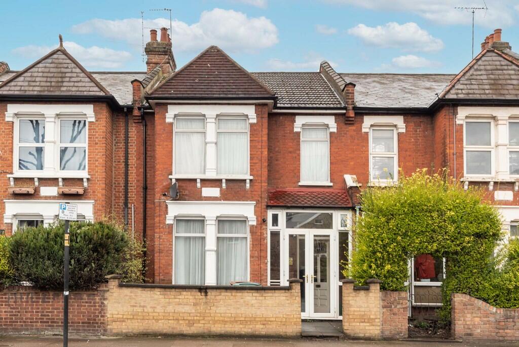 3 bedroom terraced house for sale in Boreham Road, Wood Green , N22