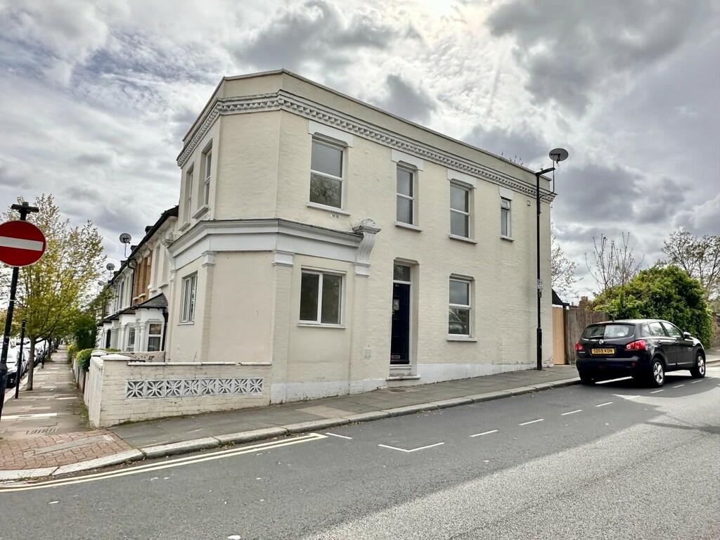 3 bedroom end of terrace house for sale in Elmar Road, South Tottenham