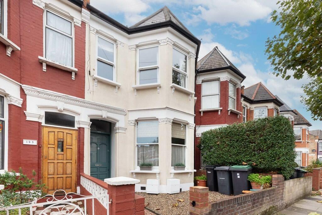 2 bedroom apartment for sale in Langham Road, London, N15