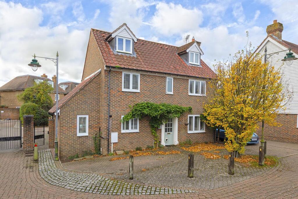 Main image of property: Anisa Close, Kings Hill, ME19 4EW