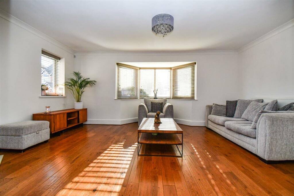 5 bedroom detached house for sale in Brooklands, Hull, HU7