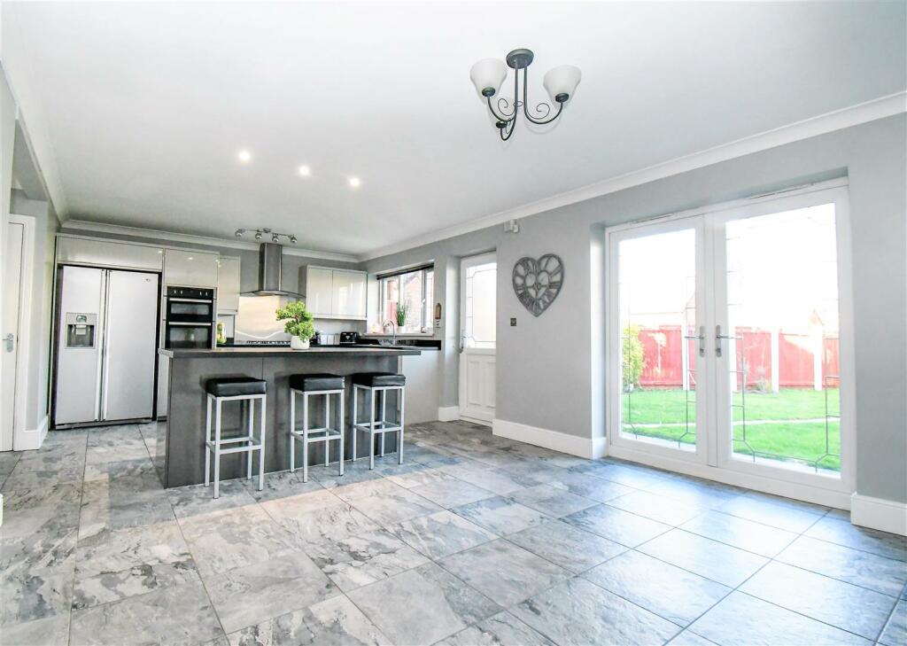 5 bedroom detached house for sale in Brooklands, Hull, HU7