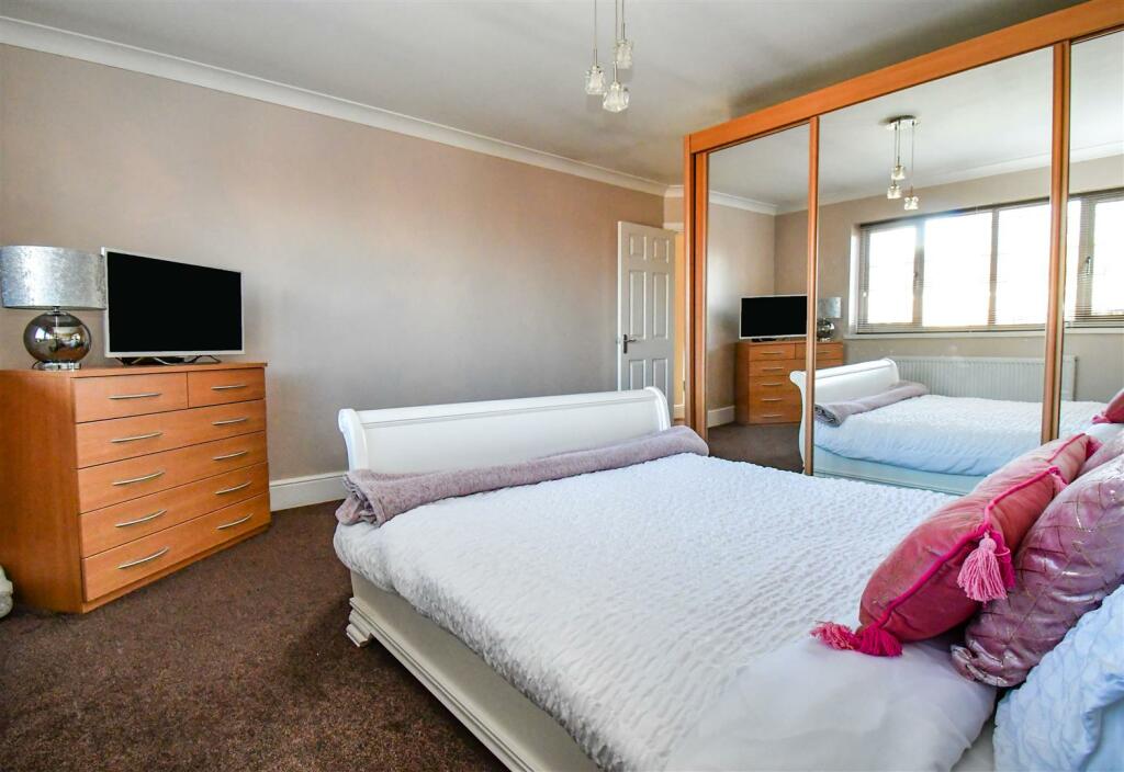 5 bedroom detached house for sale in Brooklands, Hull, HU7