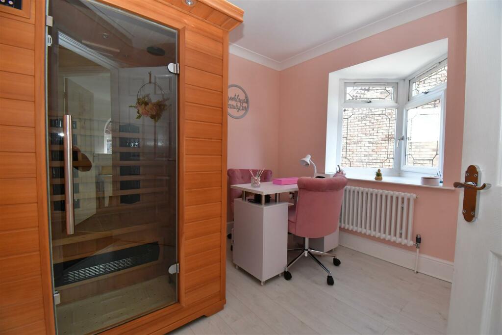 5 bedroom detached house for sale in Brooklands, Hull, HU7