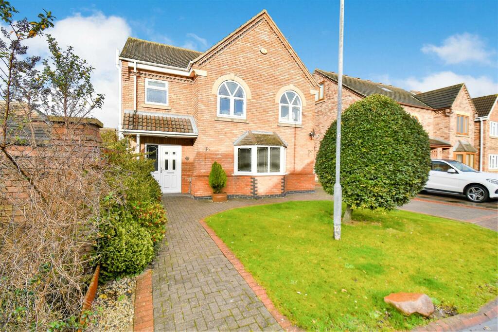 5 bedroom detached house for sale in Brooklands, Hull, HU7