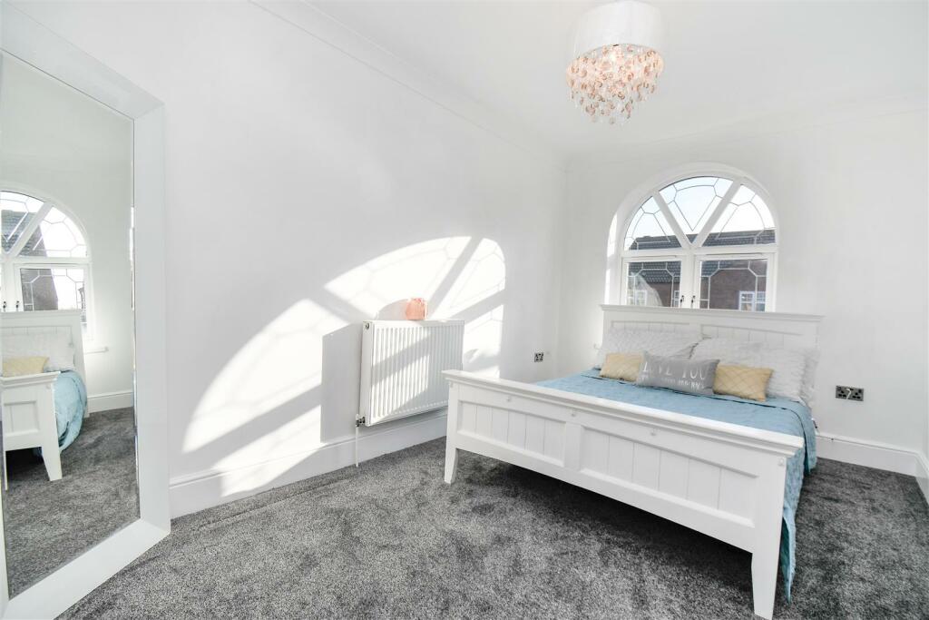 5 bedroom detached house for sale in Brooklands, Hull, HU7