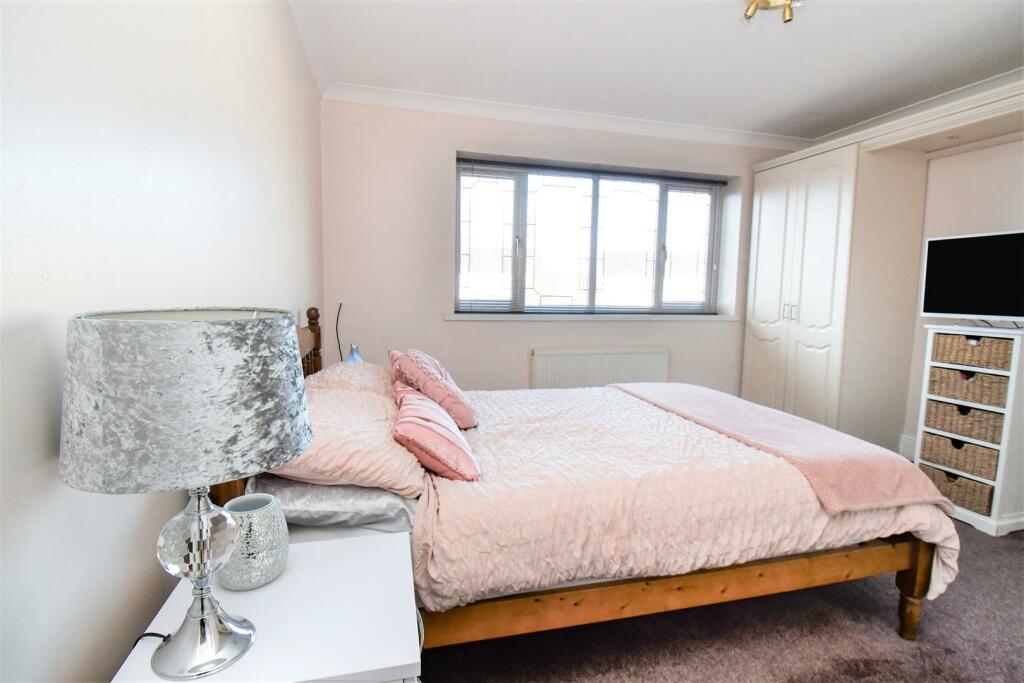 5 bedroom detached house for sale in Brooklands, Hull, HU7