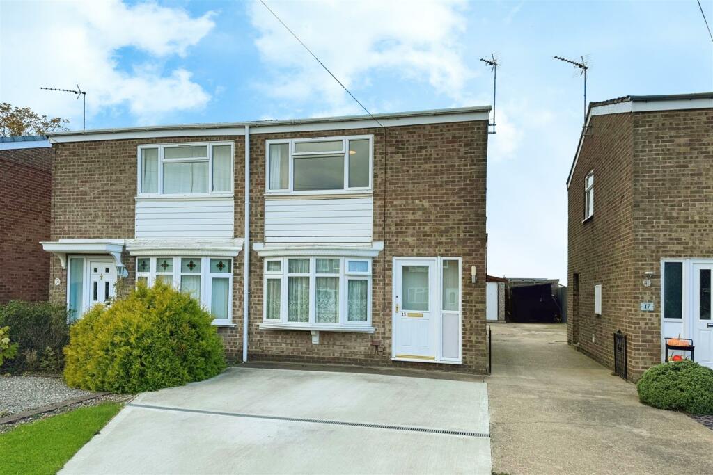 2 bedroom semidetached house for sale in Truro Close, SuttonOnHull