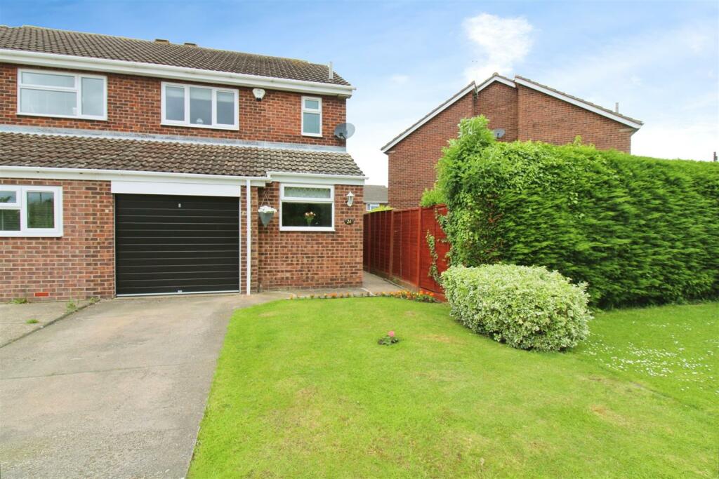 3 bedroom semidetached house for sale in Woodleigh Drive, SuttonOn