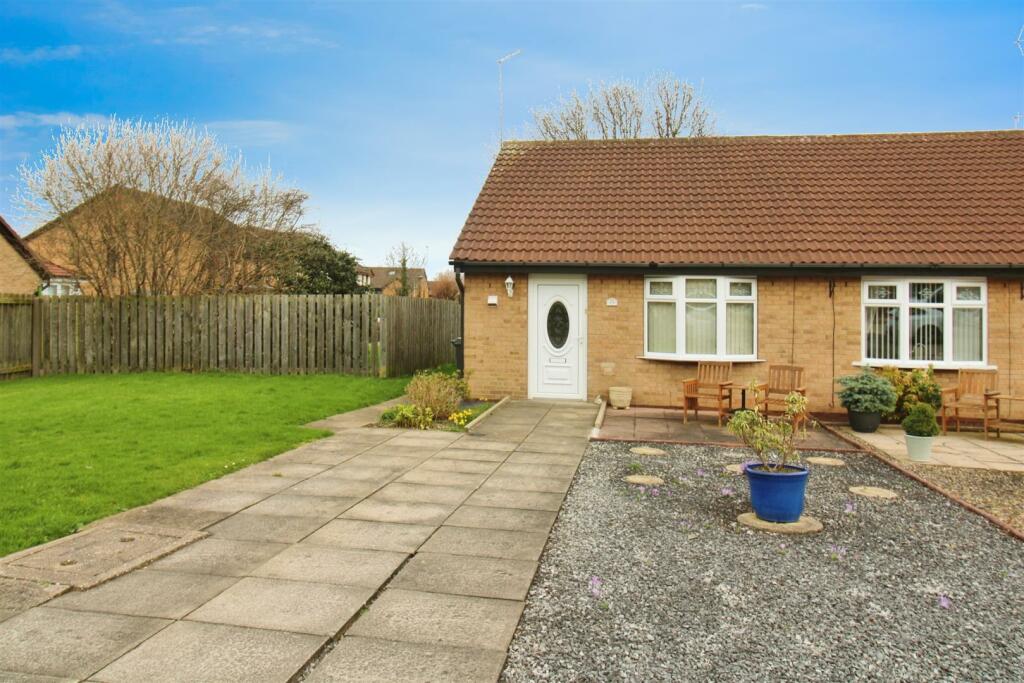 2 bedroom bungalow for sale in Sutton Court, Howdale Road, Hull, HU8