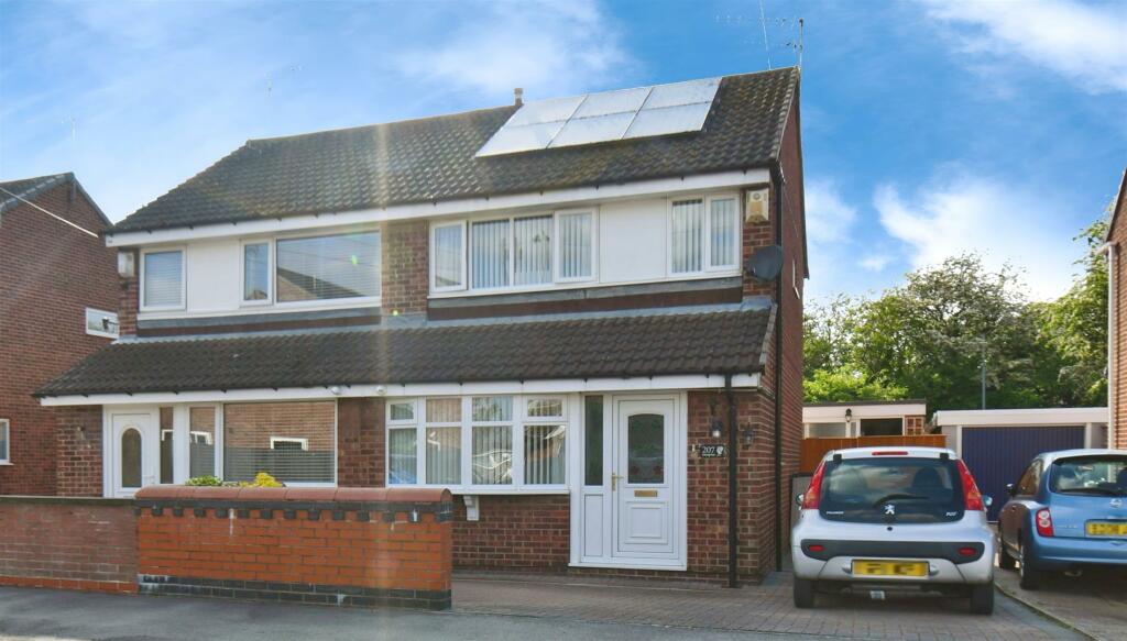 3 bedroom semidetached house for sale in Hathersage Road, Hull, HU8