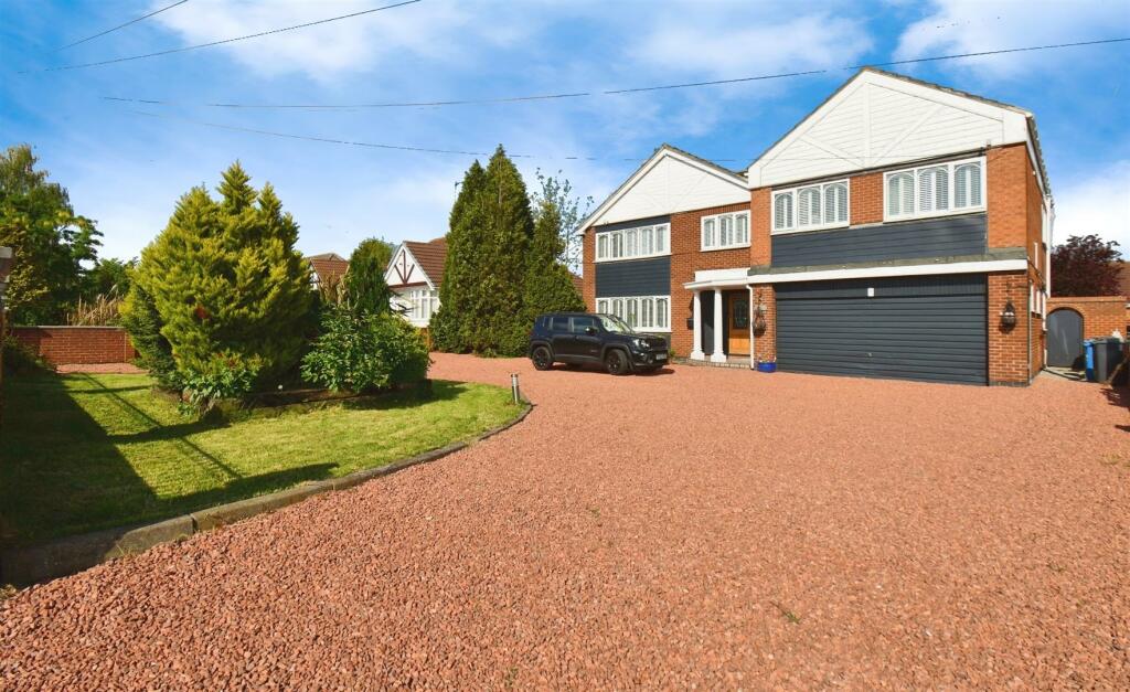 5 bedroom detached house for sale in Ganstead Lane, Bilton, Hull, HU11