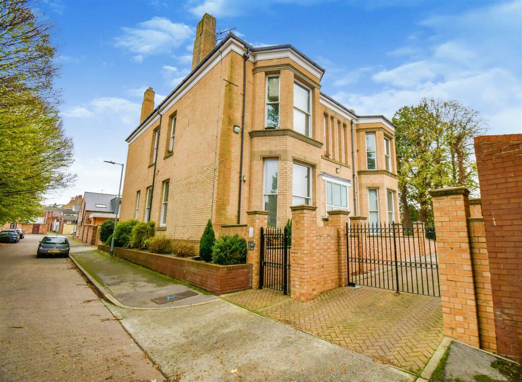 2 bedroom apartment for sale in The Lawns, SuttonOnHull, Hull, HU7