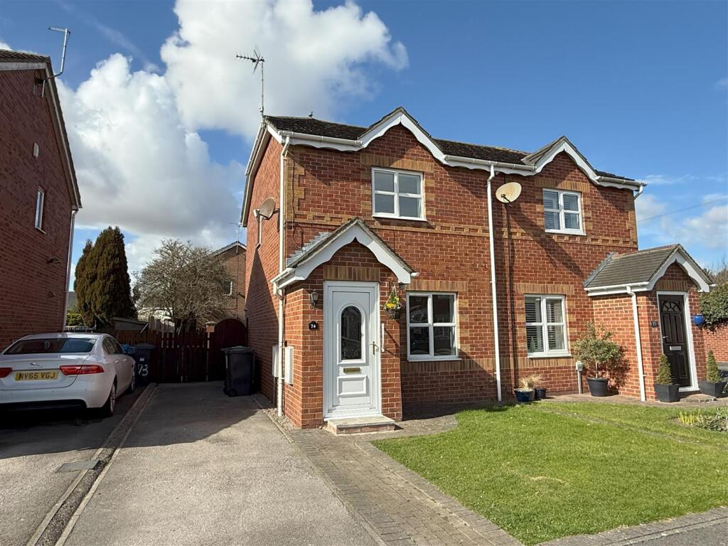 Main image of property: Mast Drive, Hull