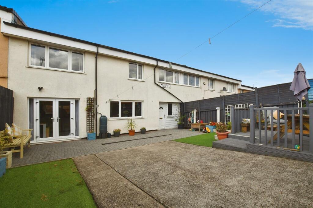 Main image of property: Rufforth Garth, Hull