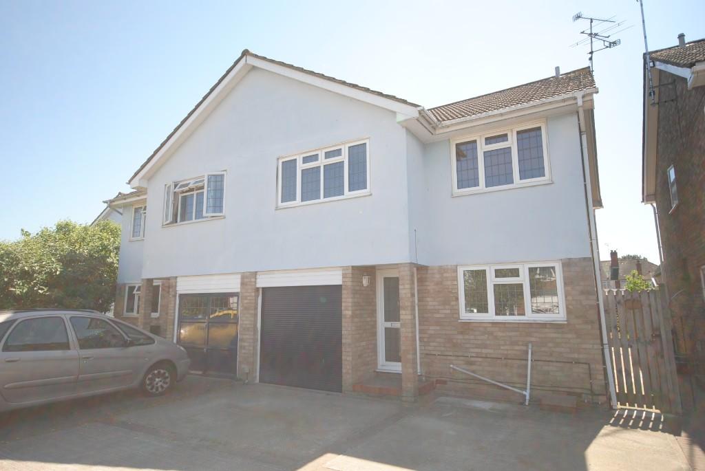 4 bedroom semidetached house for rent in Rossendale, Chelmsford, Essex