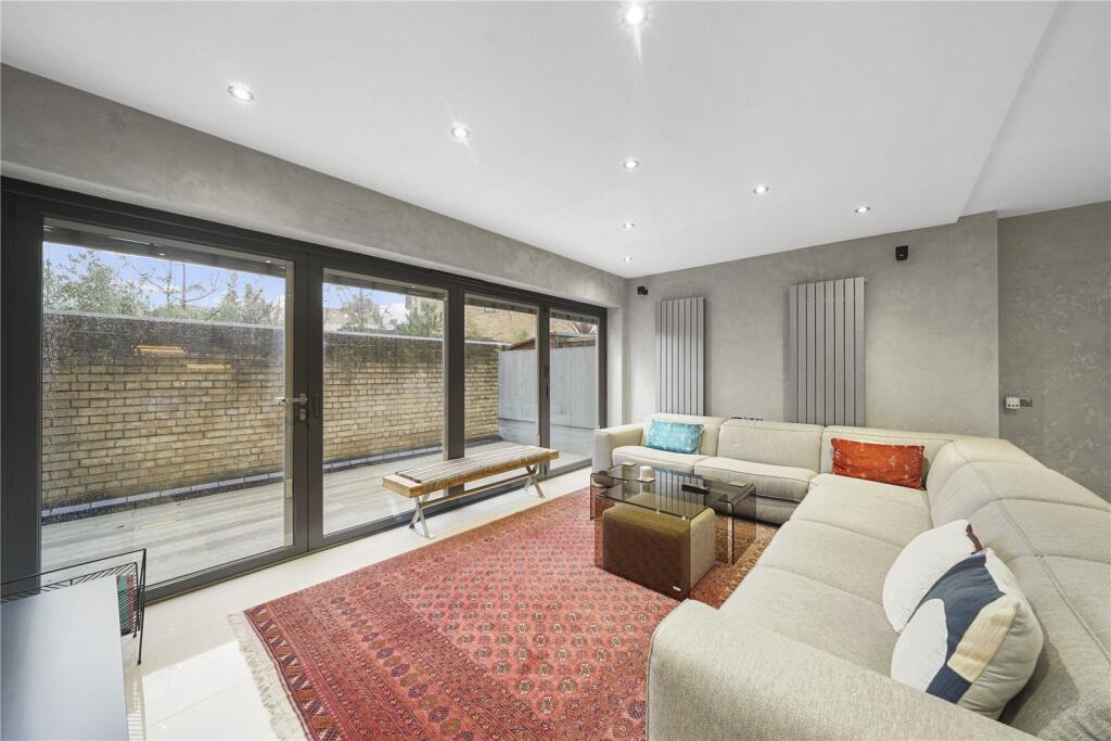 Main image of property: Milligan Street, E14