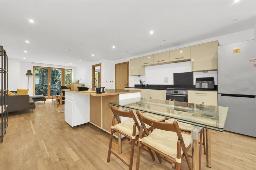 Main image of property: Ink Court, E3