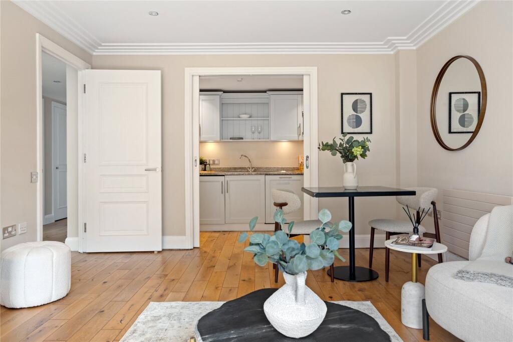 Main image of property: Exchange Court, WC2R
