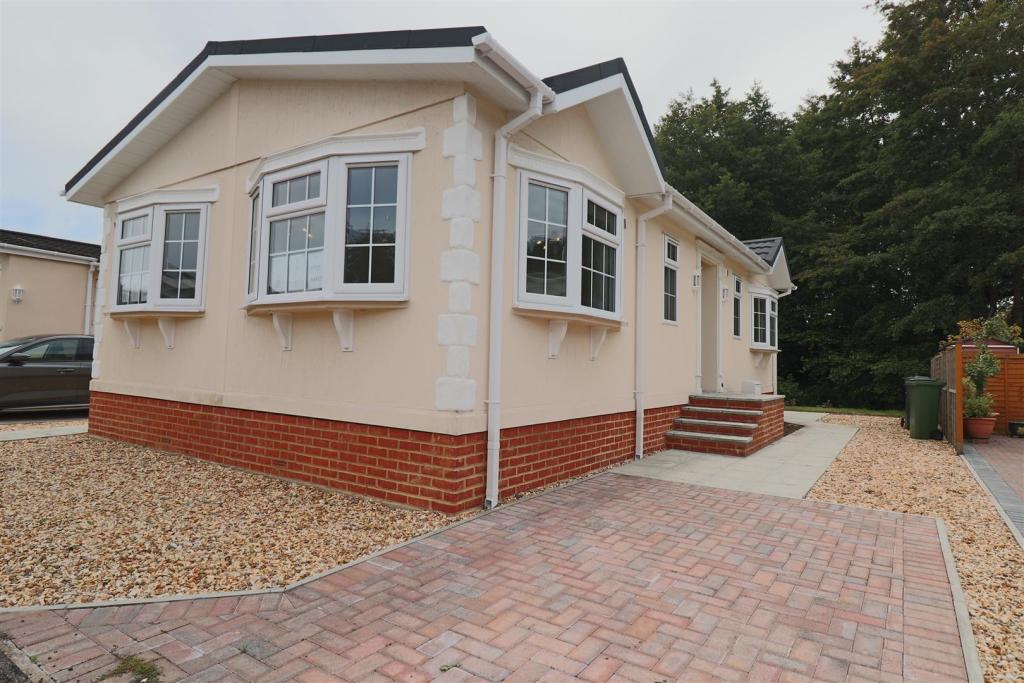 2 bedroom park home for sale in Water End Park, Old Basing, Basingstoke ...