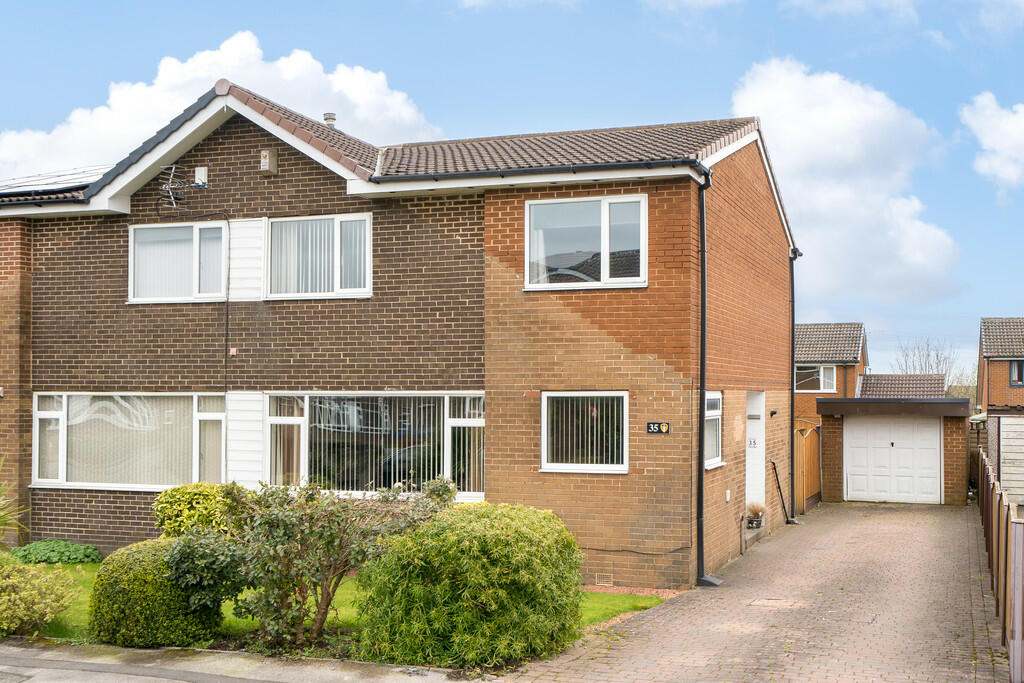 3 bedroom semidetached house for sale in Moorside Walk, Drighlington, BD11