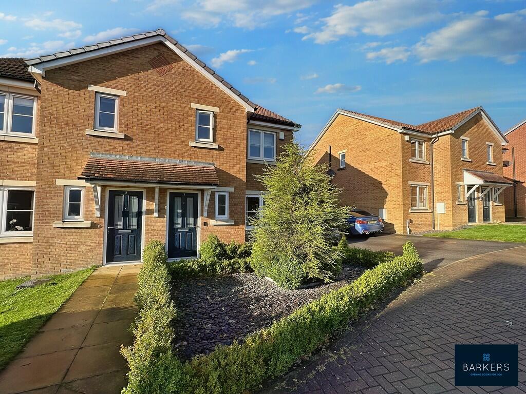 3 bedroom semidetached house for sale in Phoenix Way, Gildersome, LS27