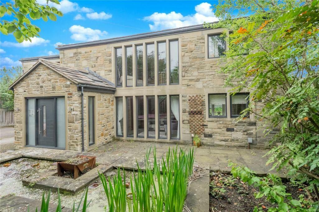 5 bedroom barn conversion for sale in Roberttown Lane, Liversedge, WF15