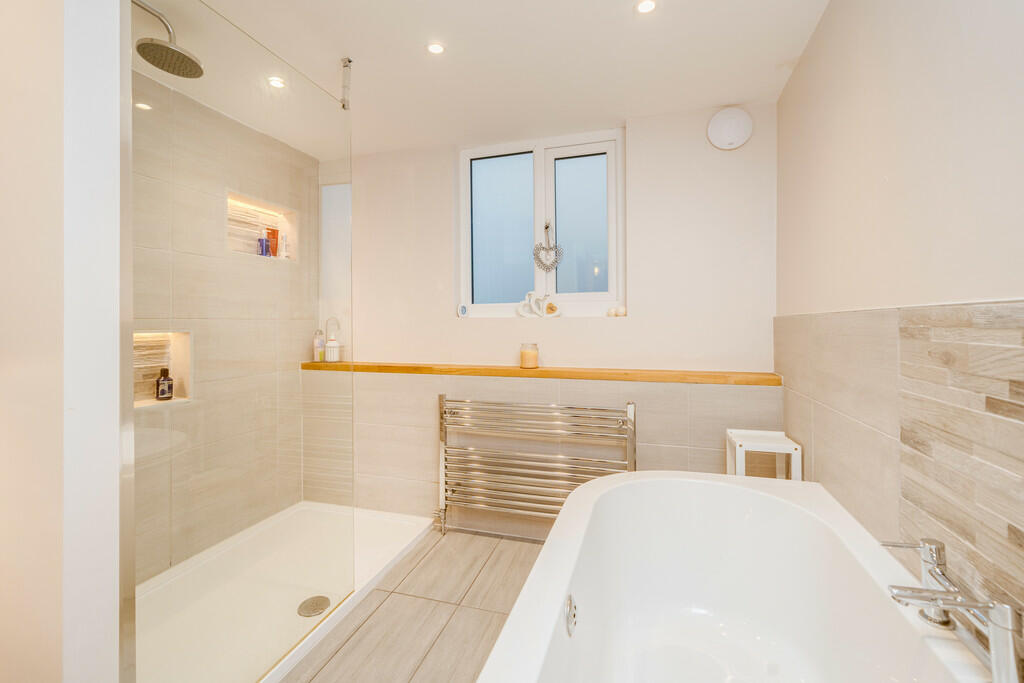 Additional property image - Ashbourne View, Cleckheaton