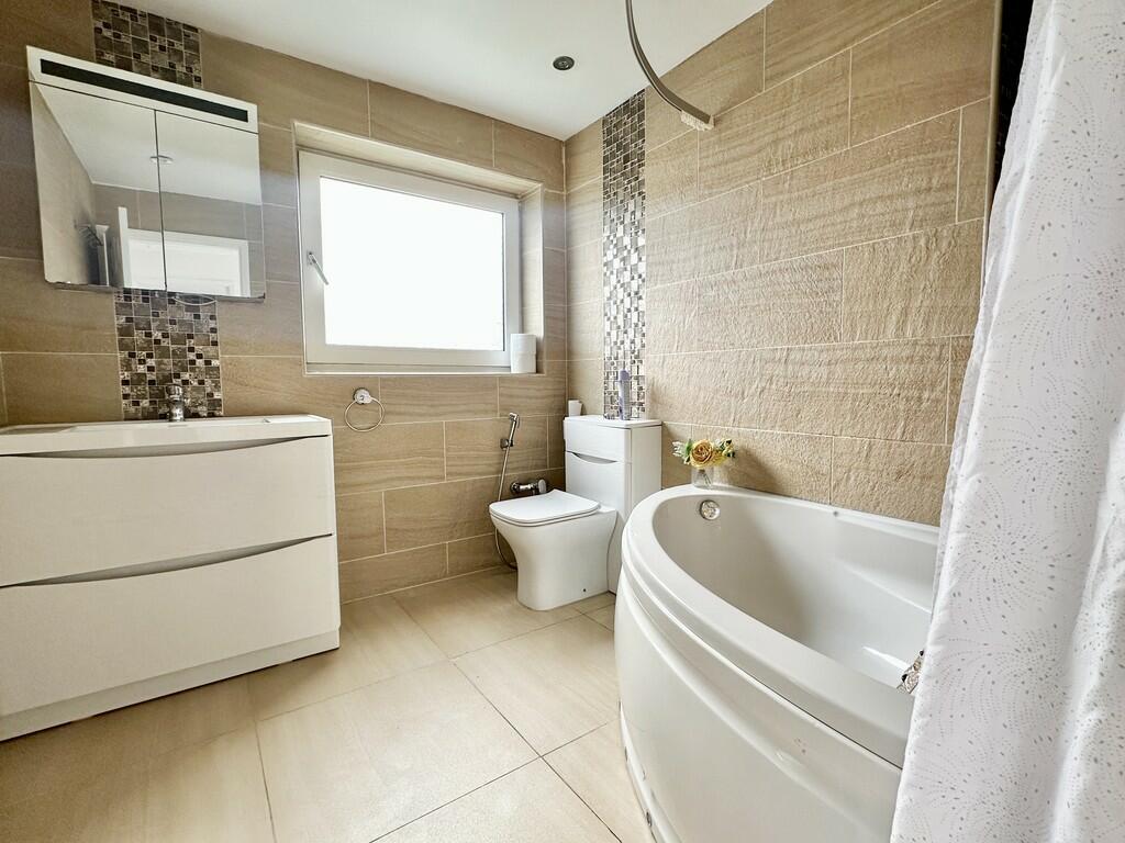 Additional property image - Milford Grove, Gomersal