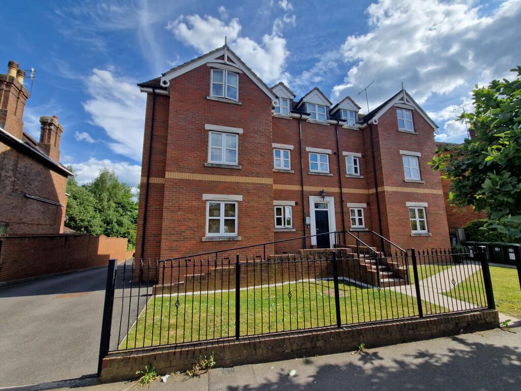 Main image of property: Emscote Road, Warwick