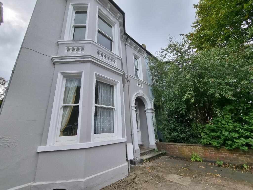 Main image of property: 63 Avenue Road, Leamington Spa