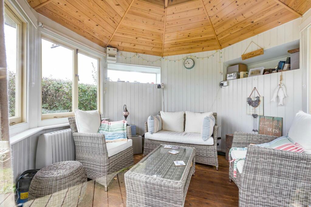Additional property image - Bulls Lane, North Mymms, AL9