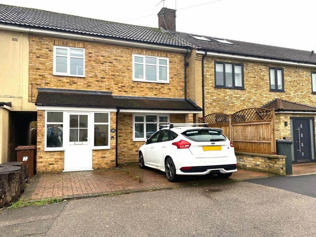 3 bedroom terraced house for sale in Rossington Avenue, Borehamwood, WD6