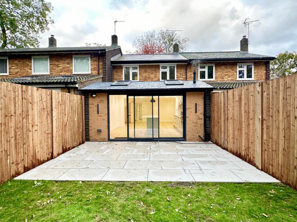 3 bedroom terraced house for sale in Harris Lane, Shenley, WD7