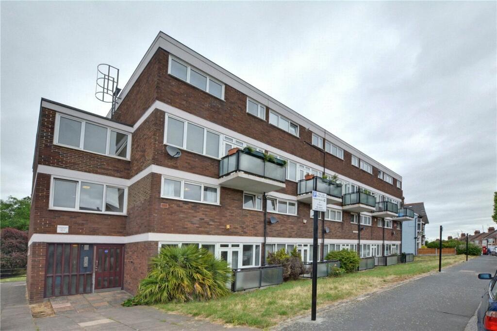 3 bedroom apartment for sale in Coleraine Road, Blackheath, London, SE3