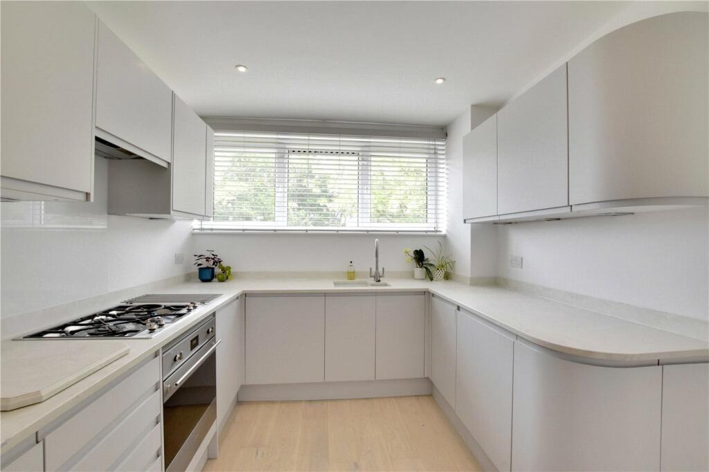 3 bedroom apartment for sale in Coleraine Road, Blackheath, London, SE3