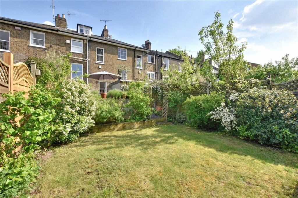 3 bedroom terraced house for sale in Red Lion Lane, Shooters Hill