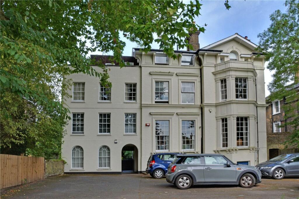 2 bedroom apartment for sale in Pond Road, Blackheath, London, SE3