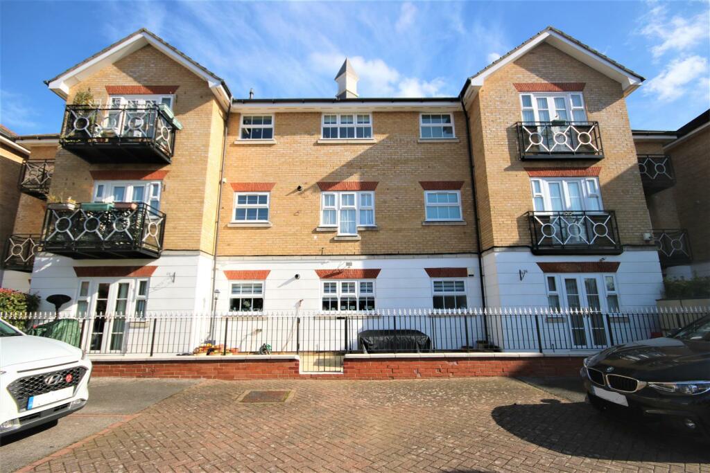 2 bedroom ground floor flat for sale in Ellery House, Chase Road