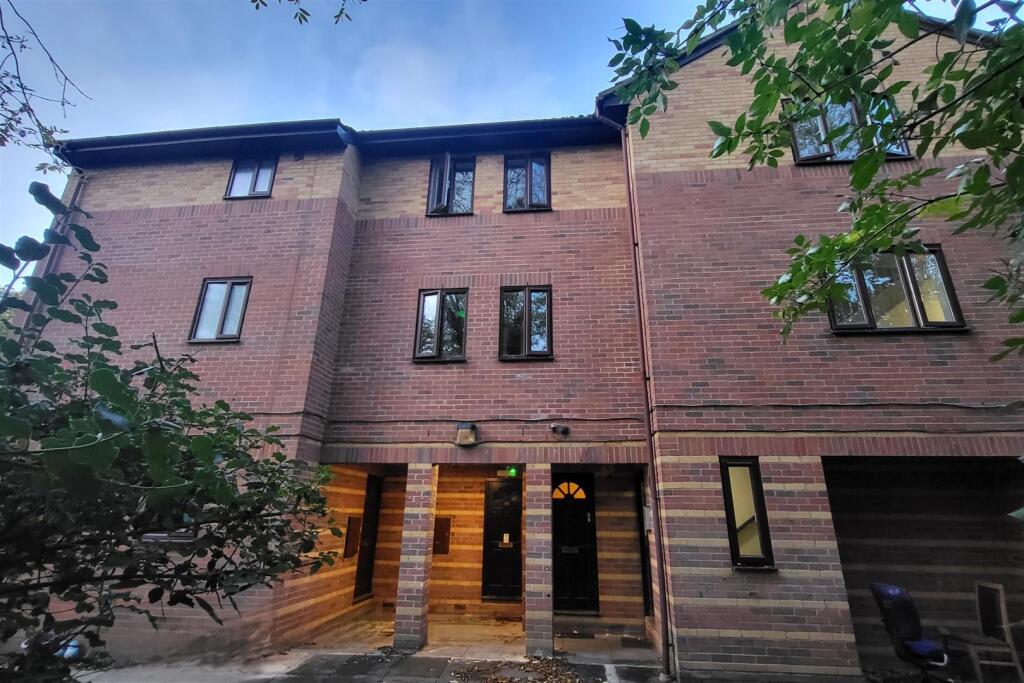 Main image of property: Greenacres, New Barnet, EN4