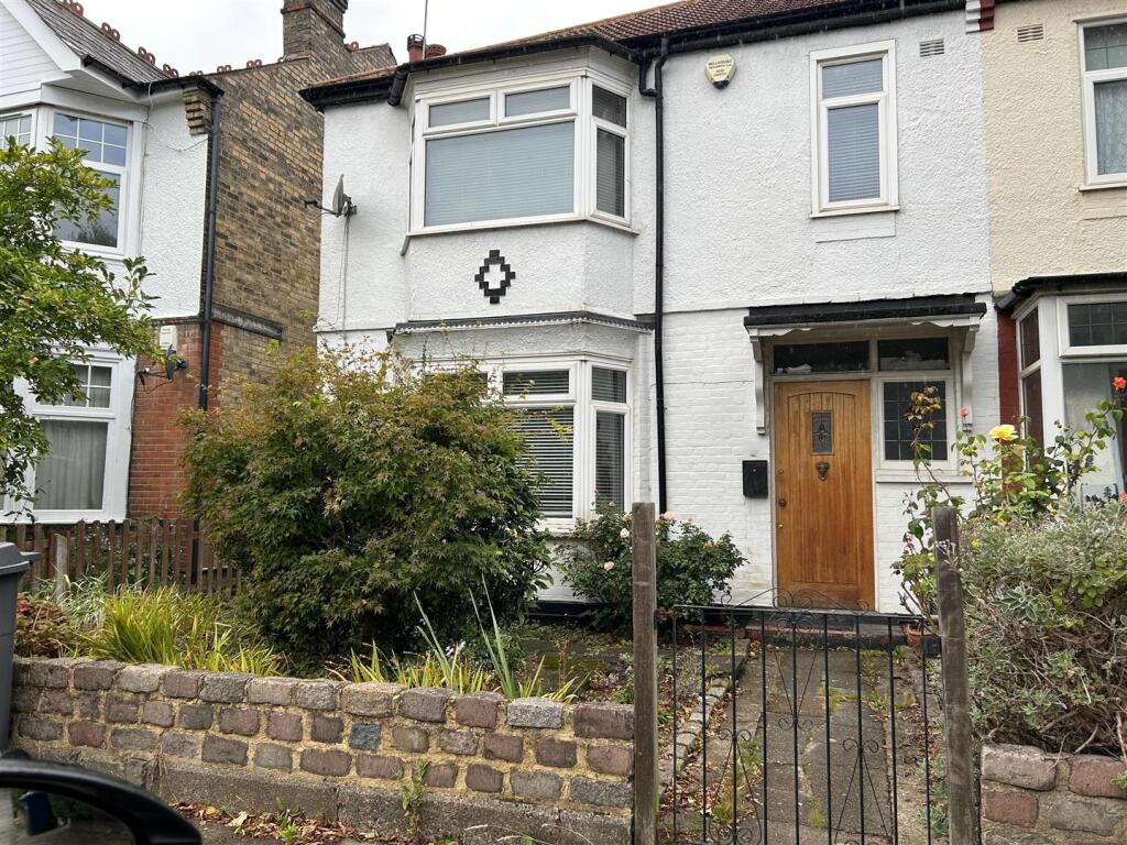 Main image of property: Stanhope Avenue, London, N3