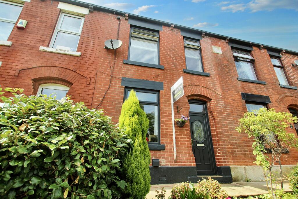 3 bedroom terraced house for sale in Belfield Lane, Rochdale, OL16