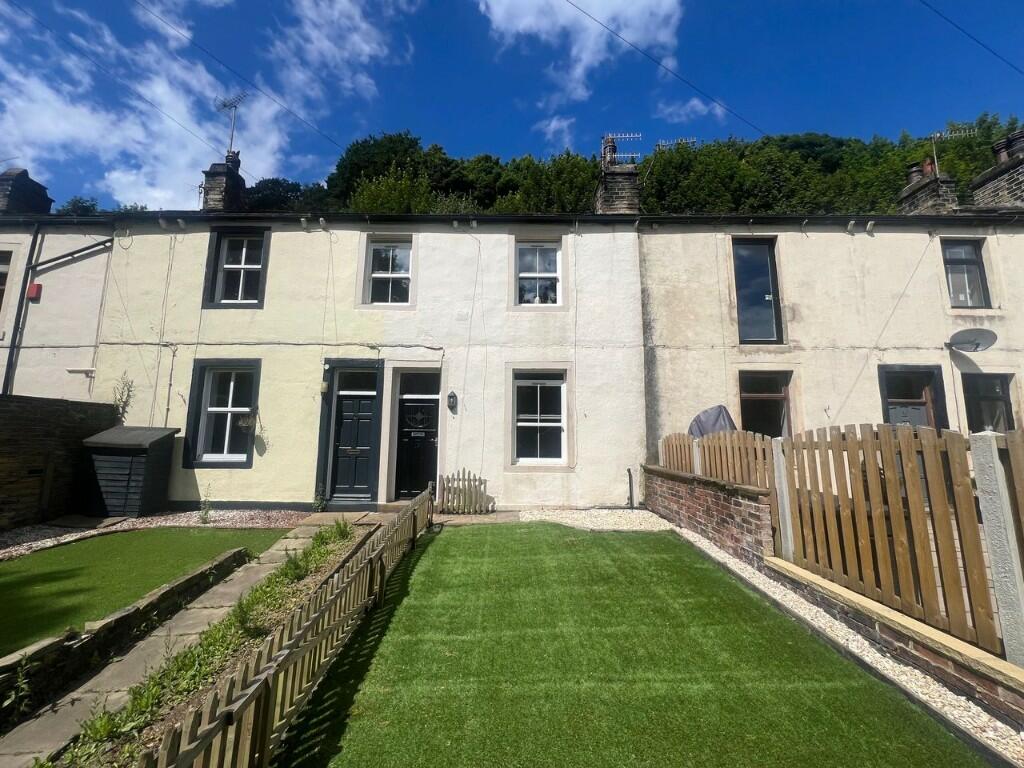 2 bedroom cottage for sale in 19 Bankhouse Lane, Halifax, West