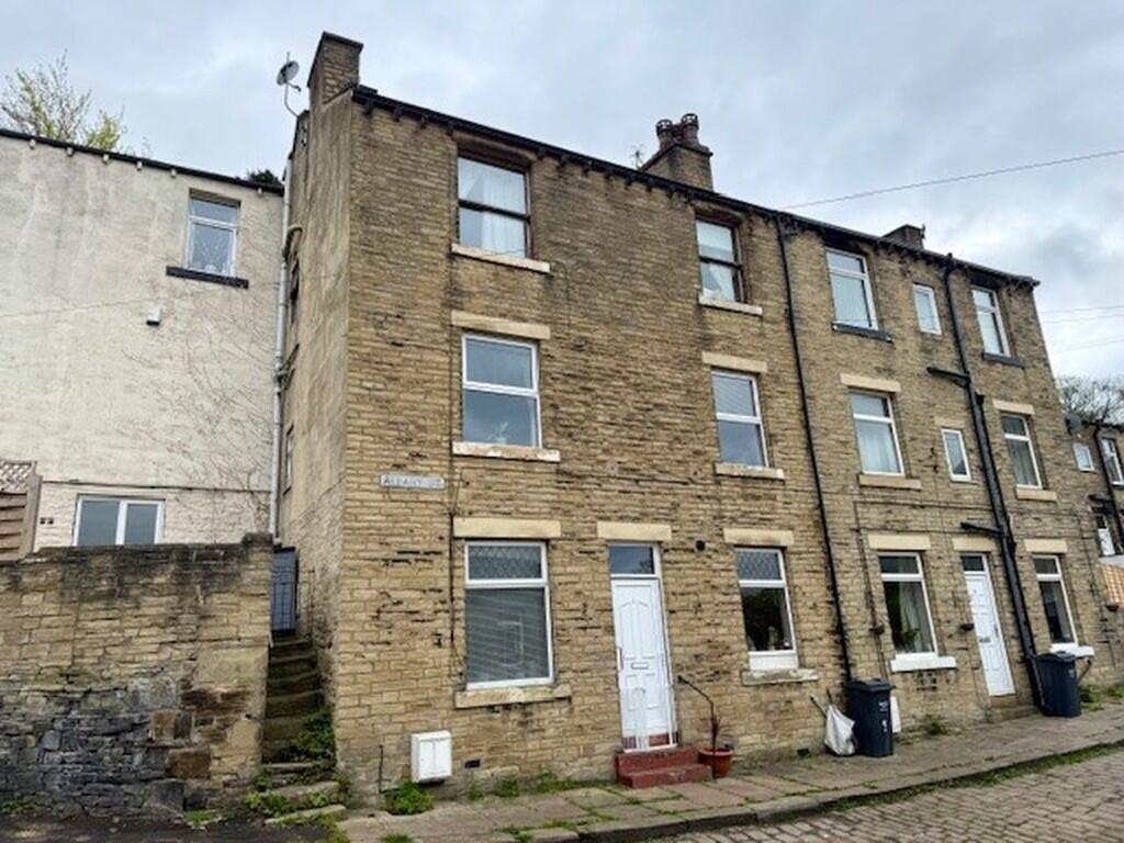 Main image of property: 1 Albany Street, Halifax, West Yorkshire, HX3 9JE