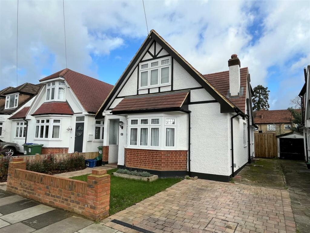 3 bedroom detached house for sale in Derwent Road, Whitton, TW2