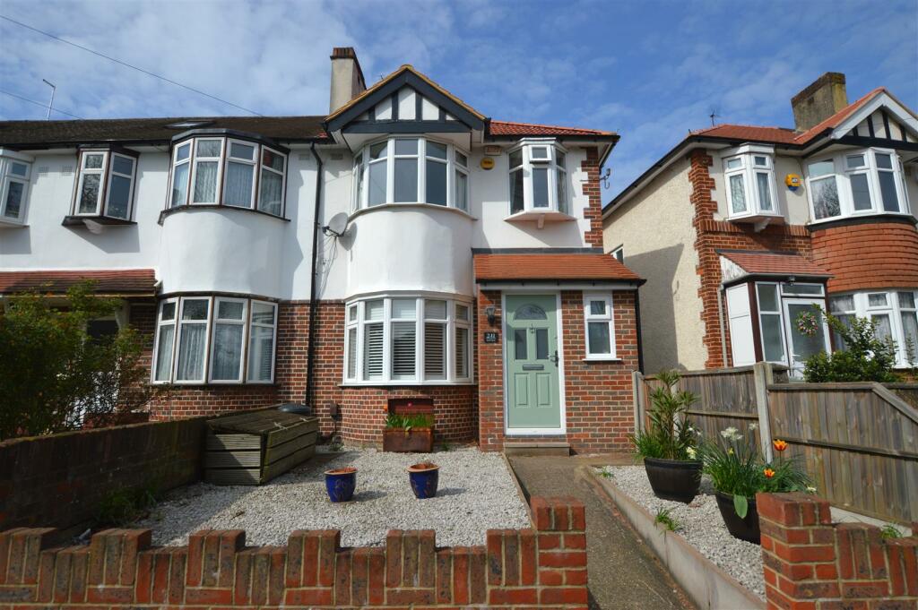 3 bedroom end of terrace house for sale in Whitton Dene, Isleworth, TW7
